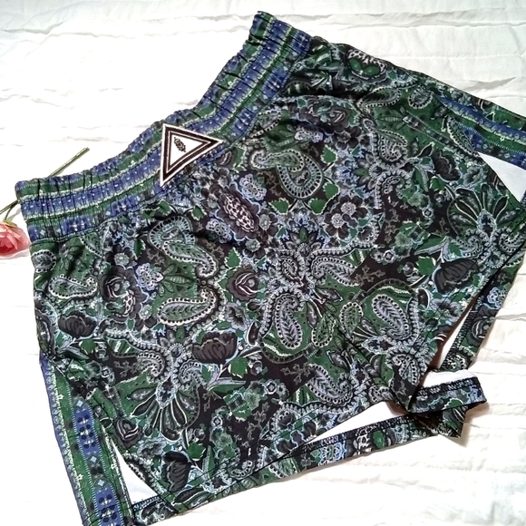 FP Movement by Free People Pants - 💚NWOT  Free People Movement Paisley Shorts